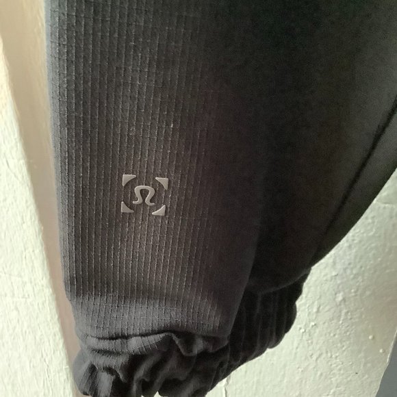 Lululemon Man's Jacket - Picture 7 of 8